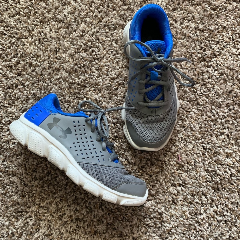 Boys UA Under Armour Running Shoes size 2